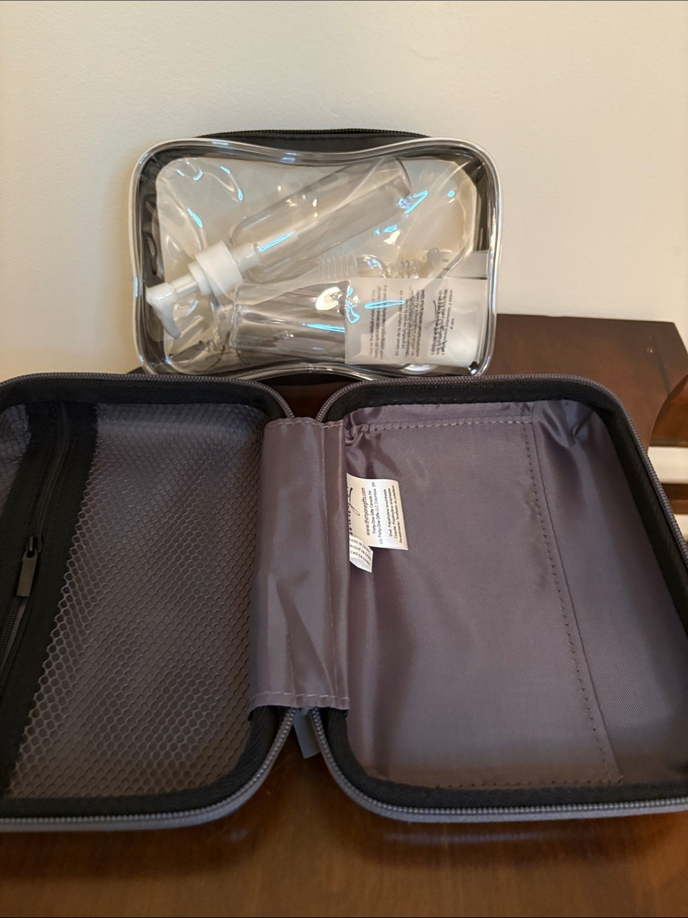 thirty-one Shiny Gray Textured Travel Pouch NWOT